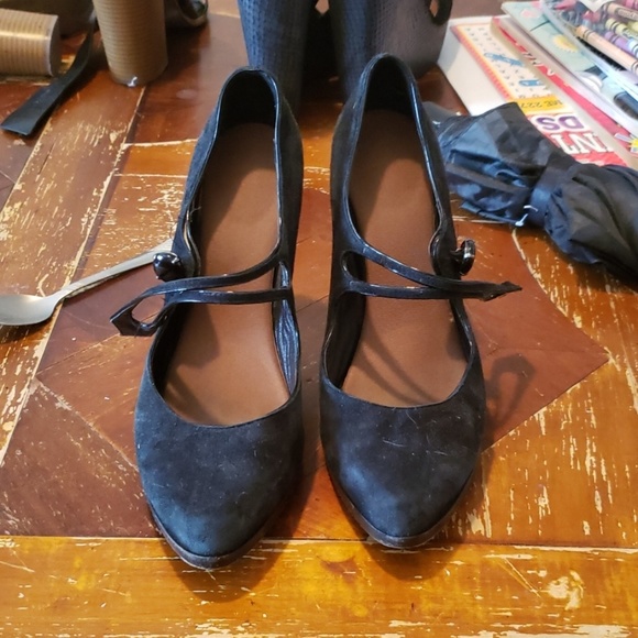 Heels - Picture 1 of 2